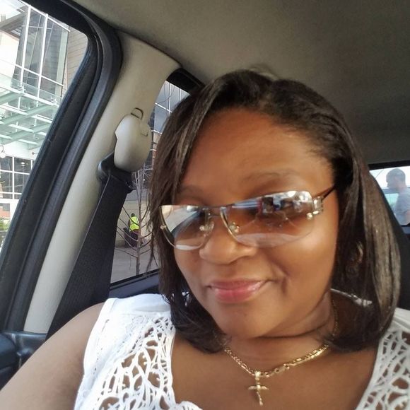 Meet your Posher, Roz - Picture 1 of 1